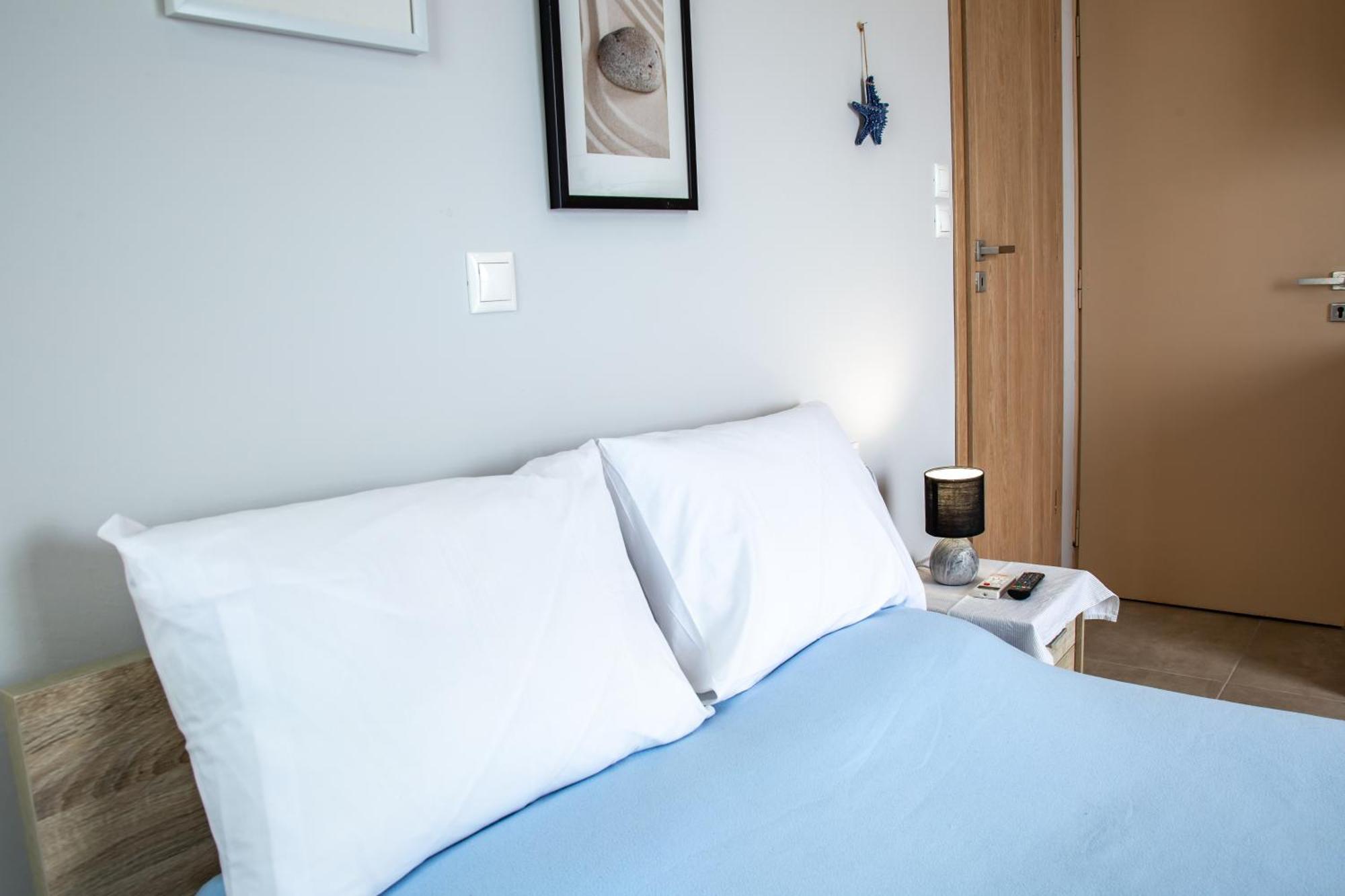 Nefeli Rooms Agia Marina  Bagian luar foto