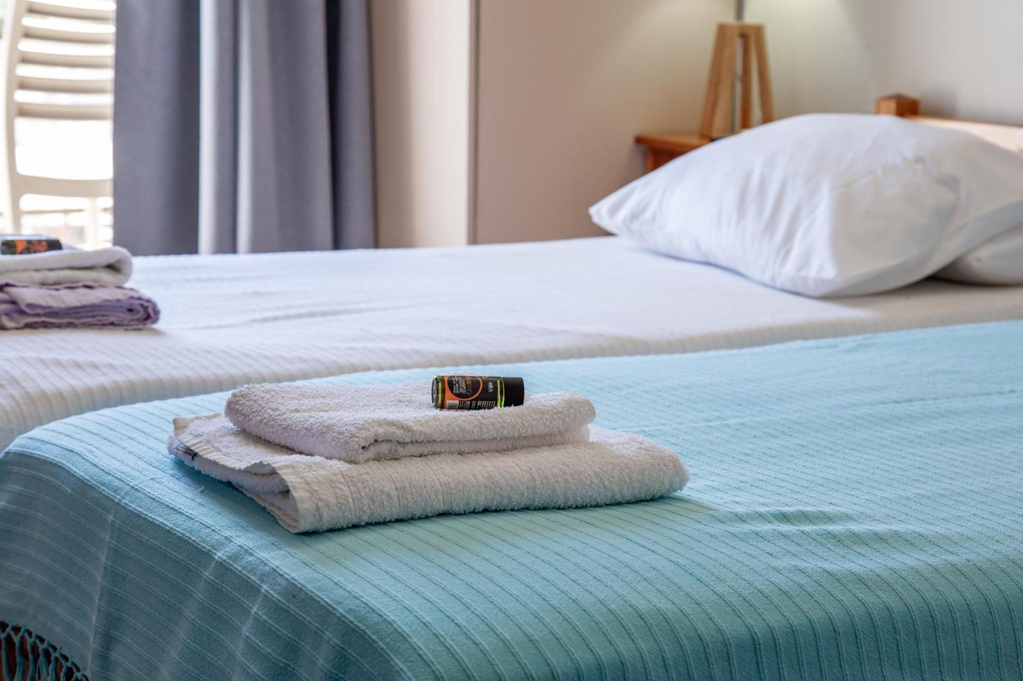 Nefeli Rooms Agia Marina  Bagian luar foto