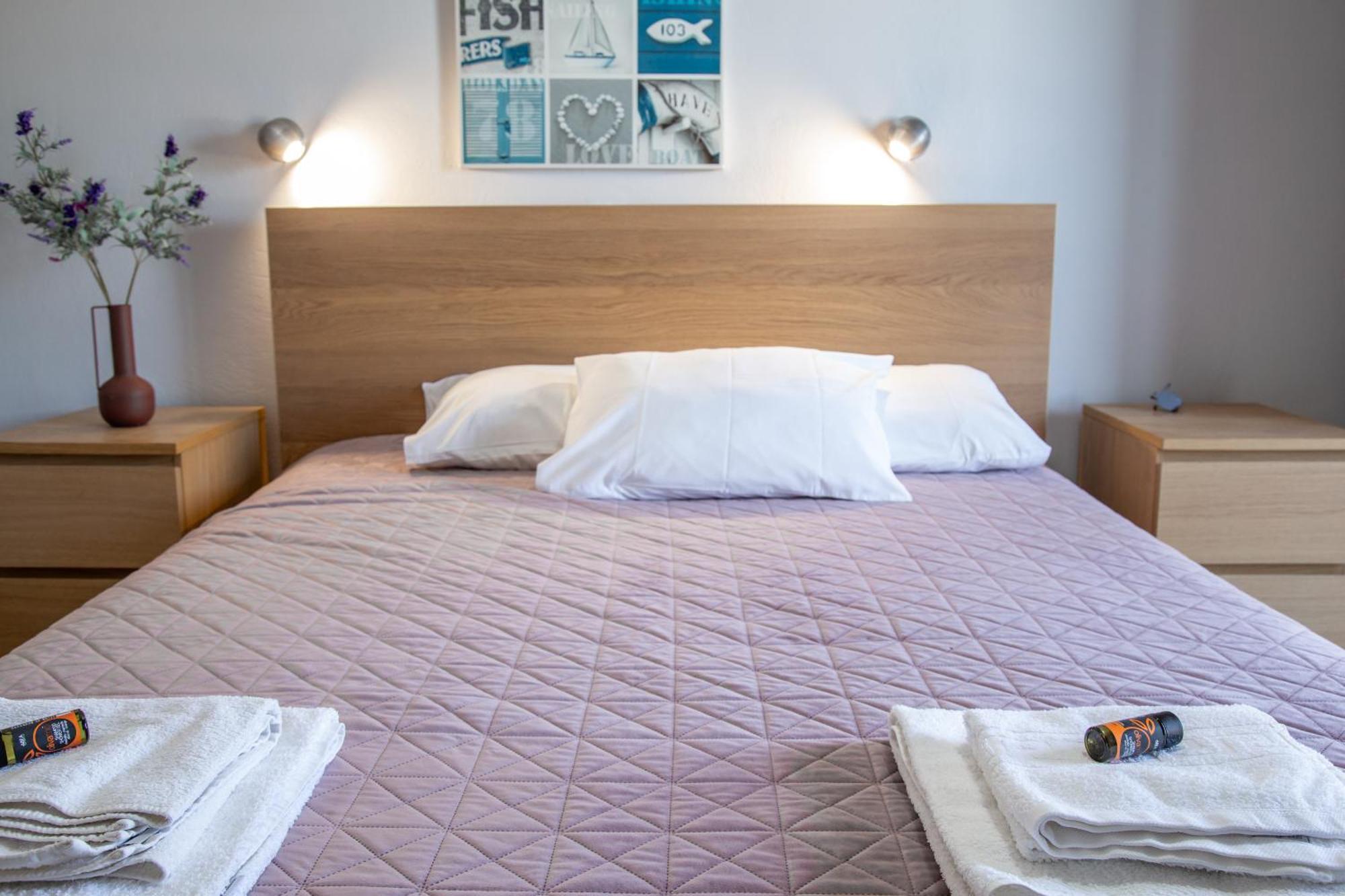 Nefeli Rooms Agia Marina  Bagian luar foto