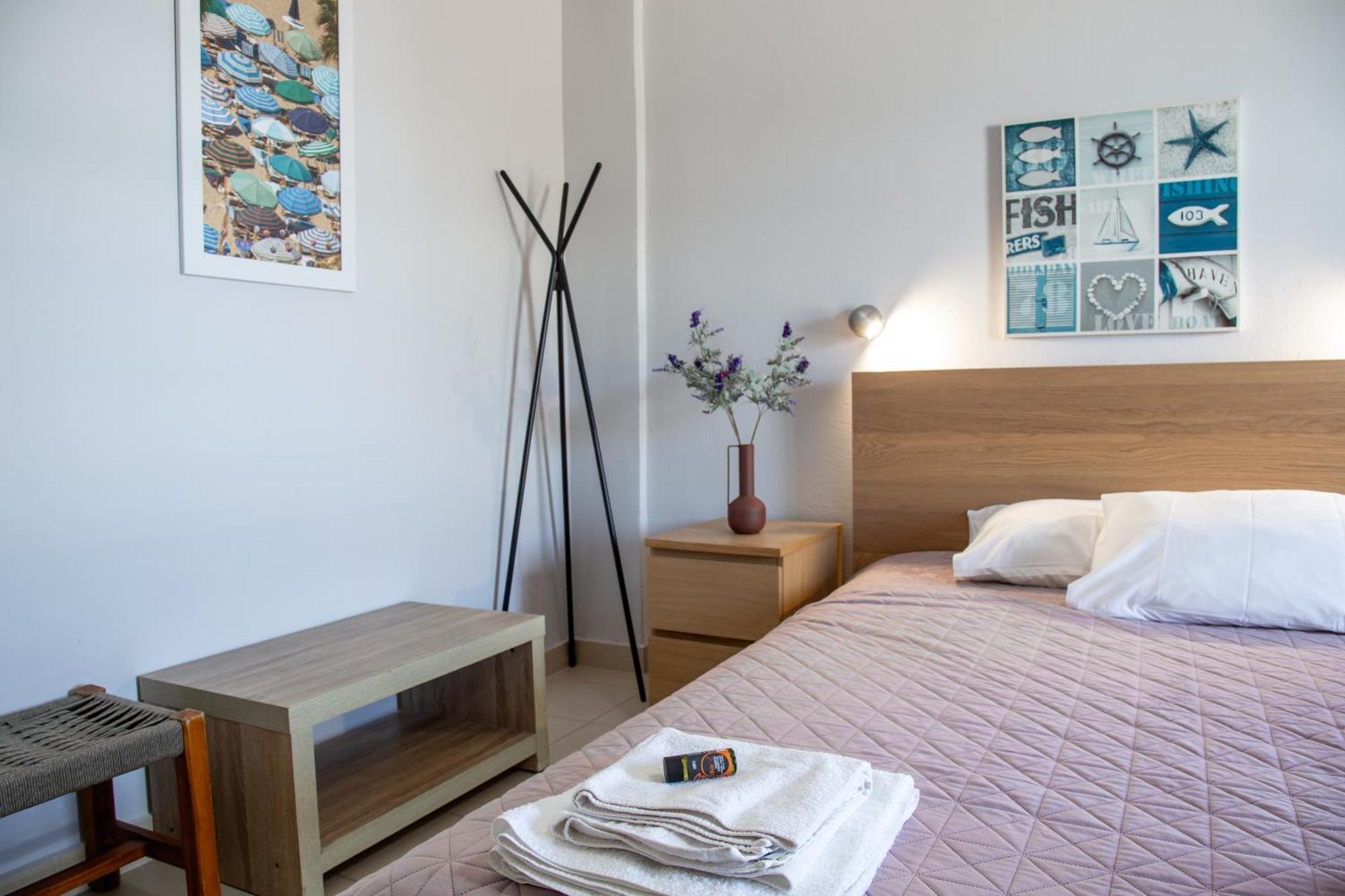 Nefeli Rooms Agia Marina  Bagian luar foto