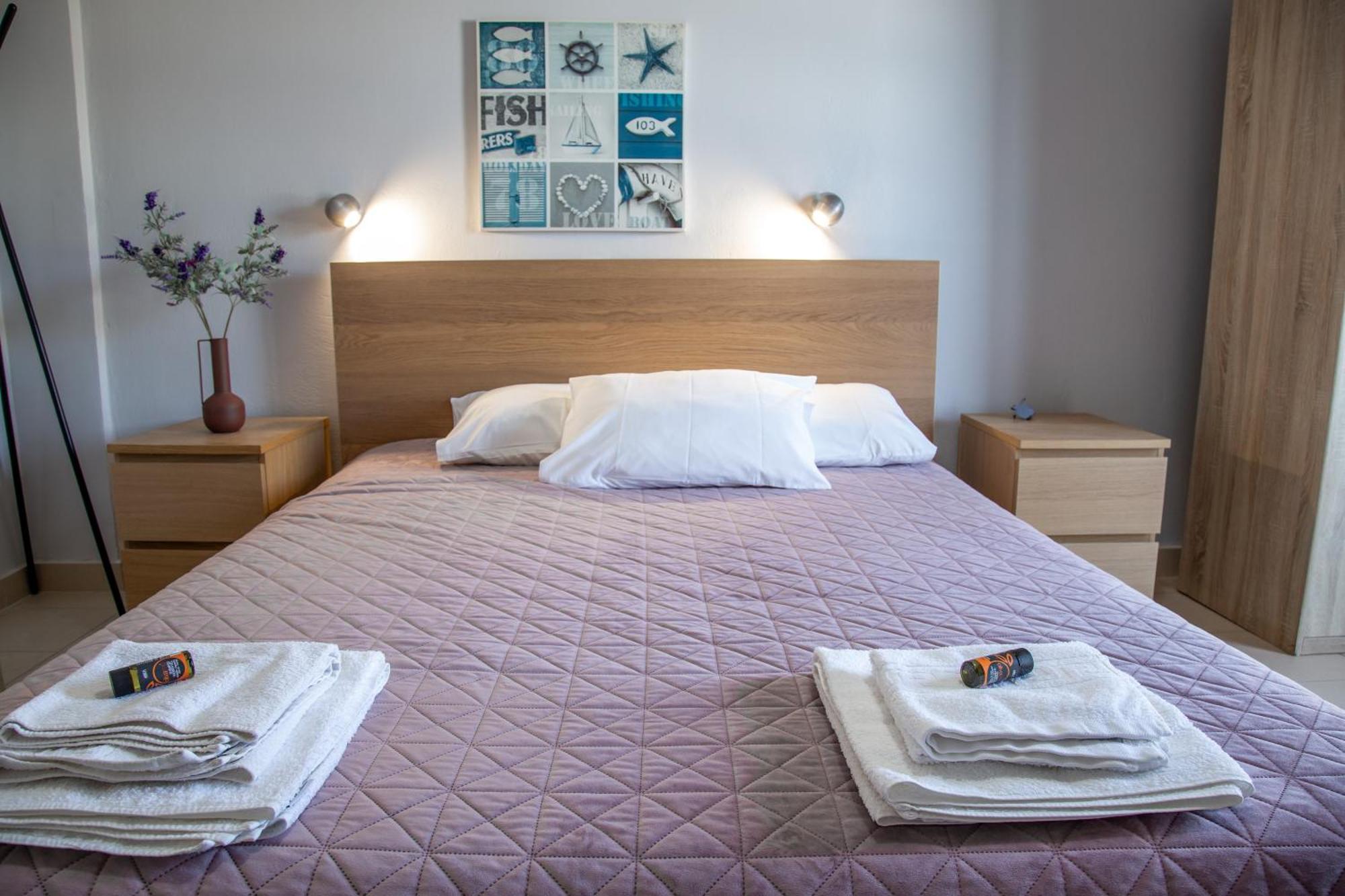 Nefeli Rooms Agia Marina  Bagian luar foto