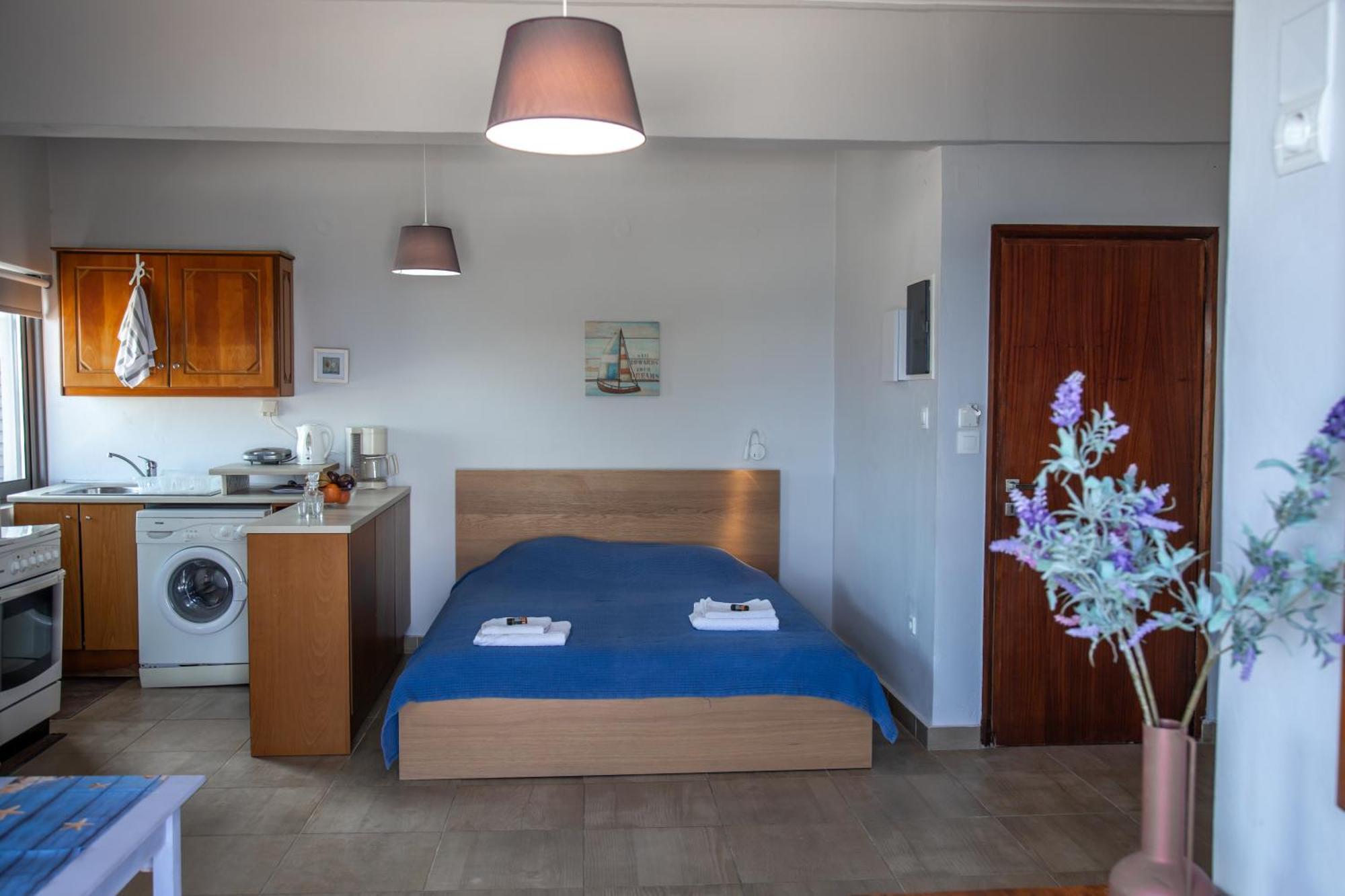 Nefeli Rooms Agia Marina  Bagian luar foto