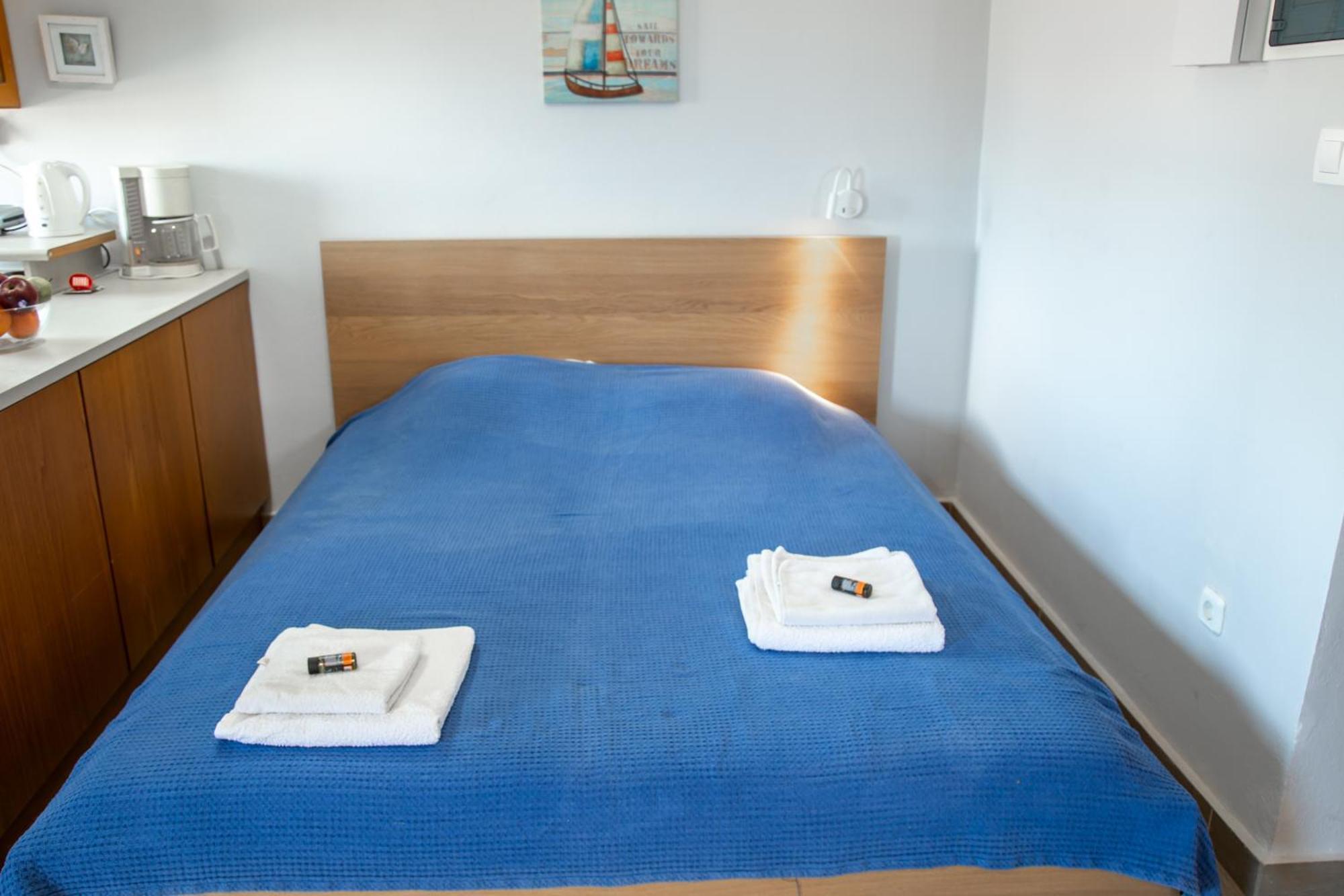 Nefeli Rooms Agia Marina  Bagian luar foto