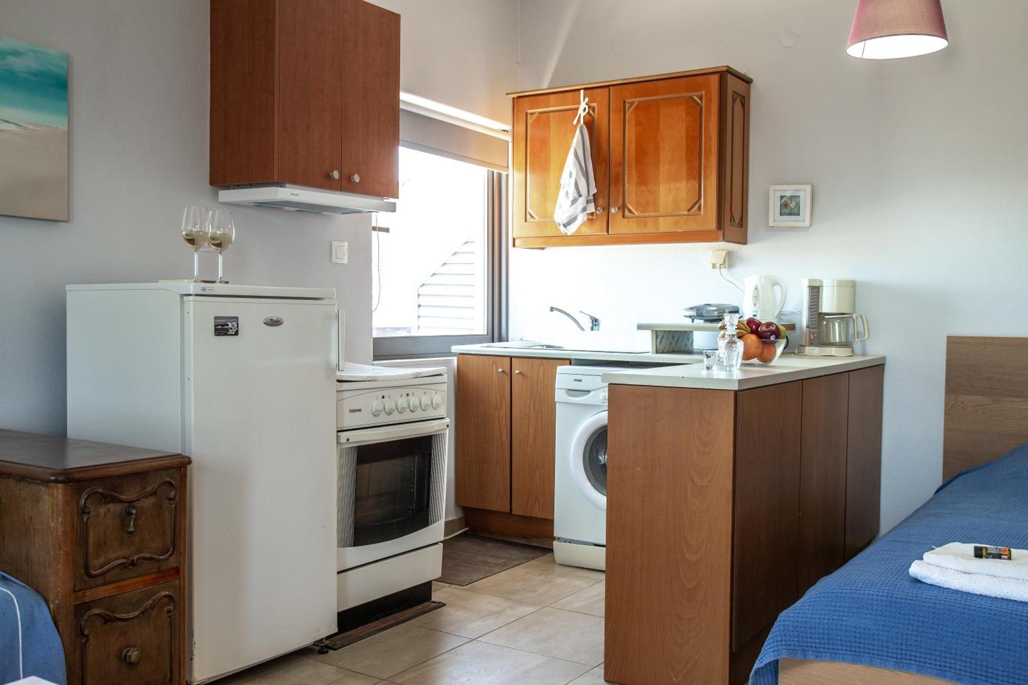 Nefeli Rooms Agia Marina  Bagian luar foto