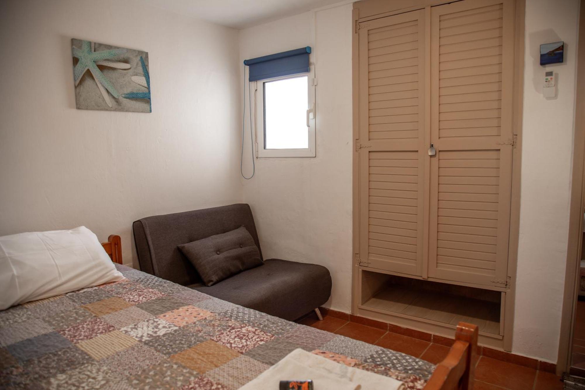 Nefeli Rooms Agia Marina  Bagian luar foto