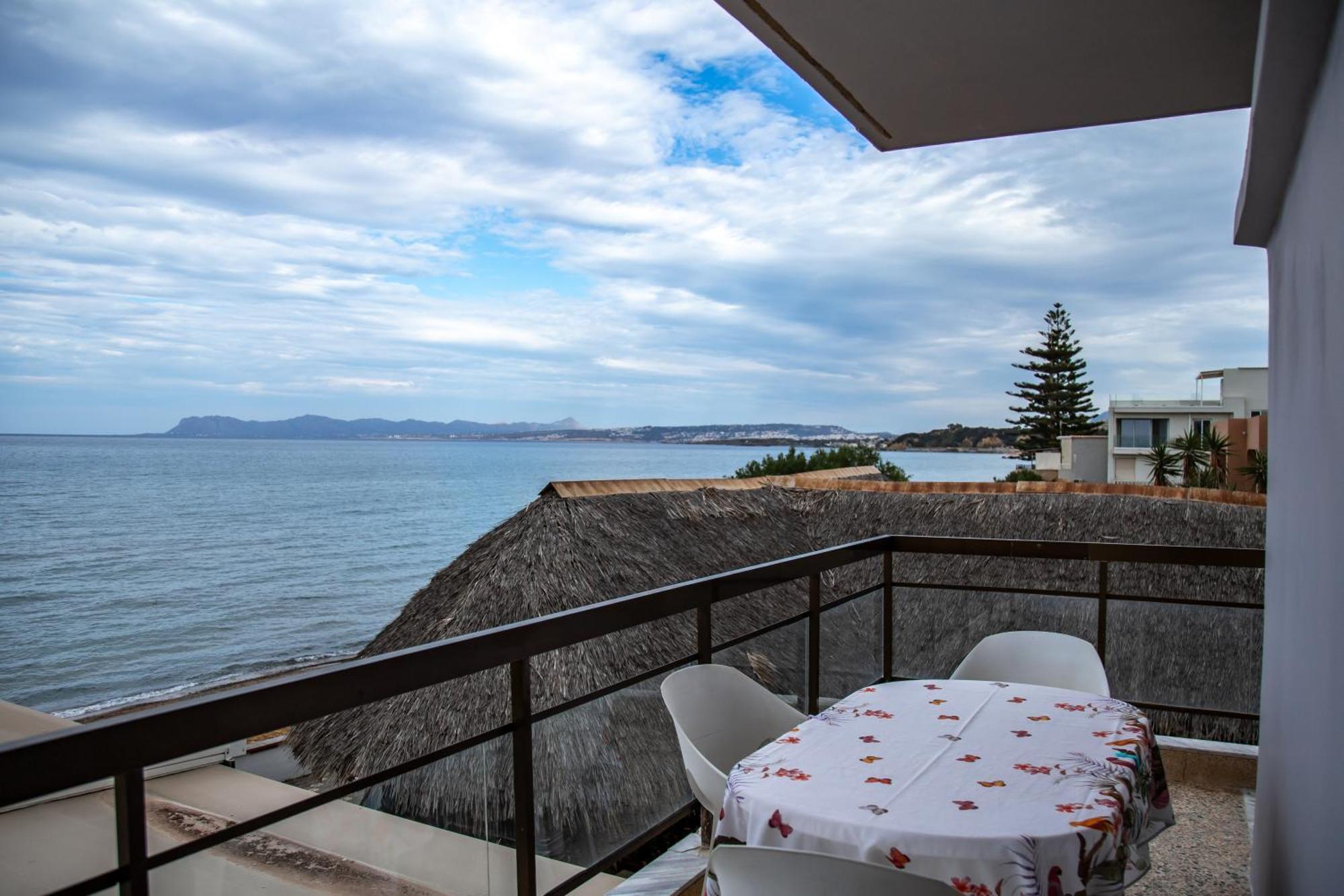 Nefeli Rooms Agia Marina  Bagian luar foto