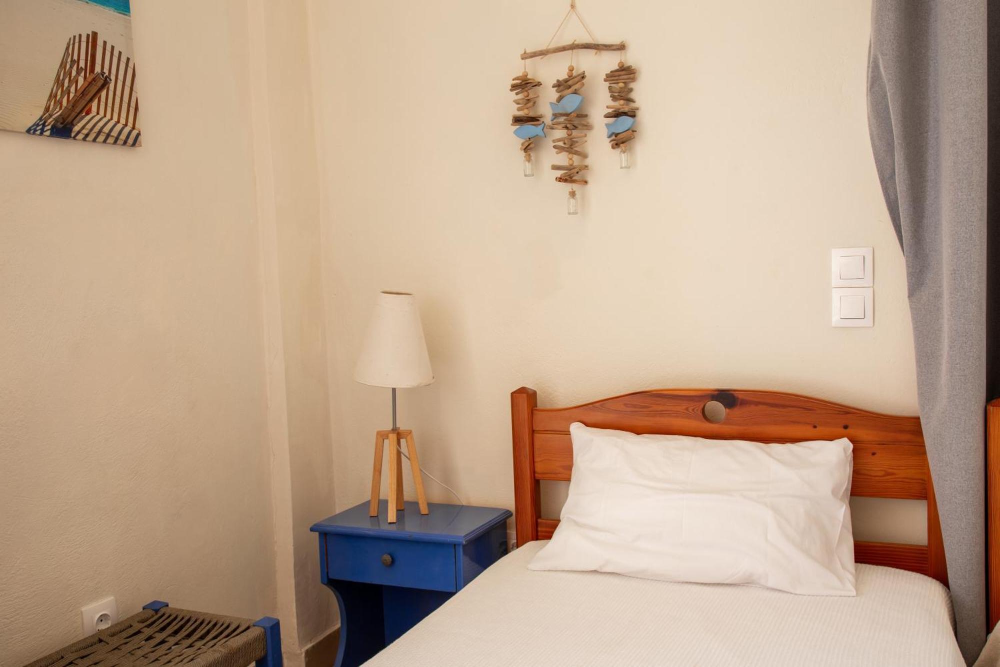 Nefeli Rooms Agia Marina  Bagian luar foto