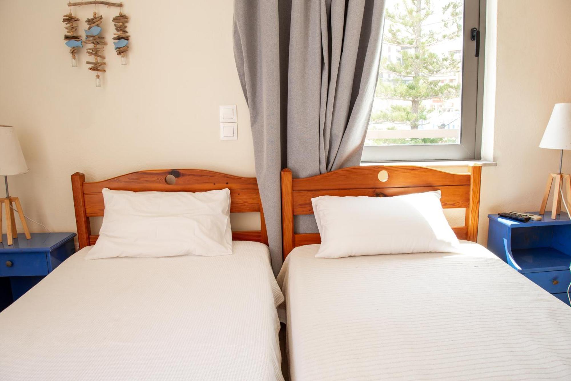 Nefeli Rooms Agia Marina  Bagian luar foto
