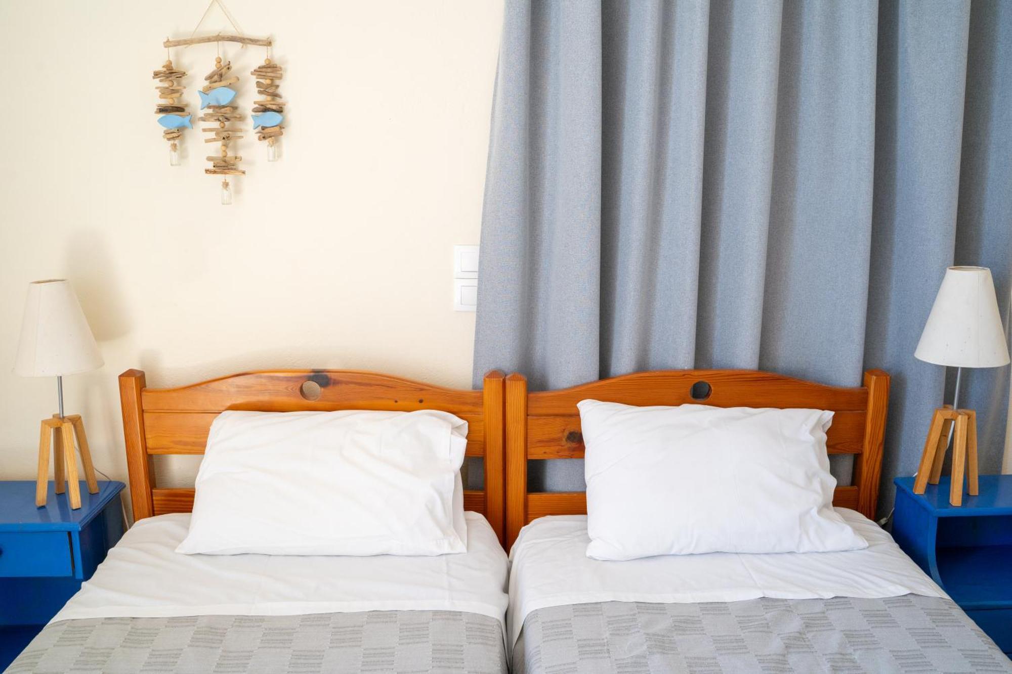 Nefeli Rooms Agia Marina  Bagian luar foto