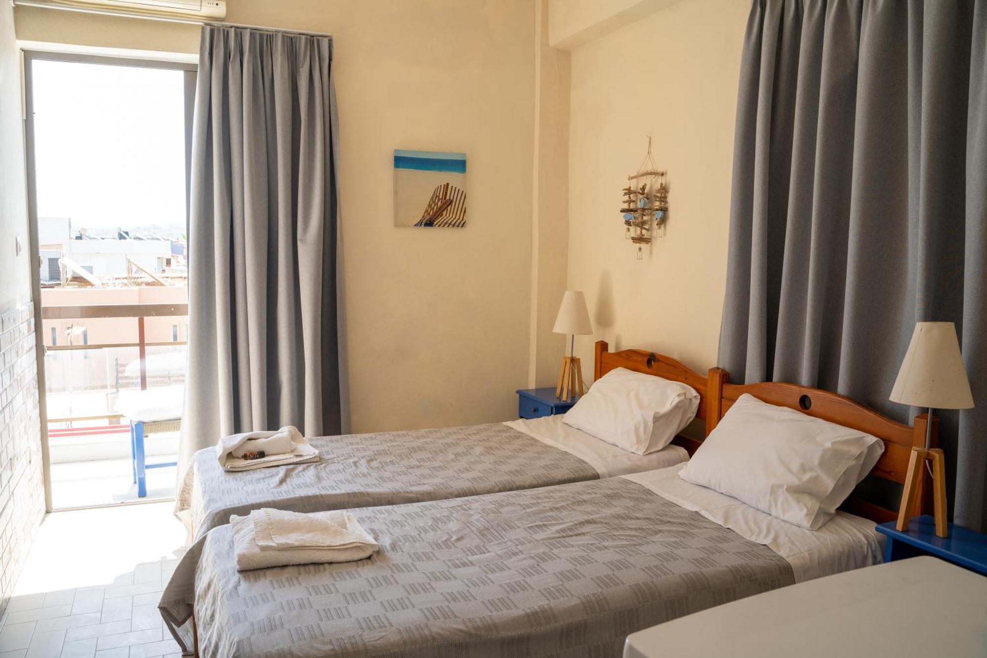 Nefeli Rooms Agia Marina  Bagian luar foto
