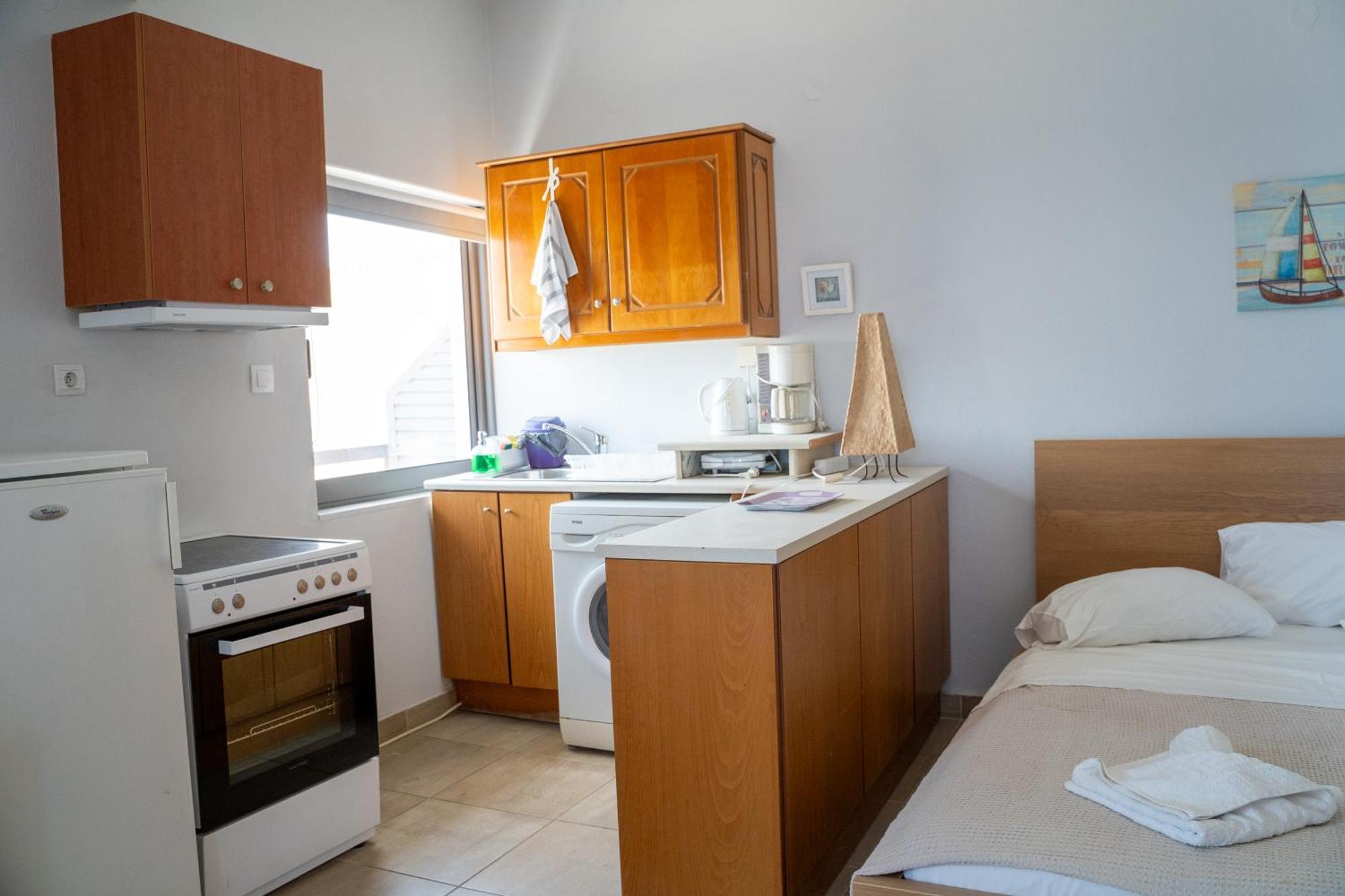 Nefeli Rooms Agia Marina  Bagian luar foto