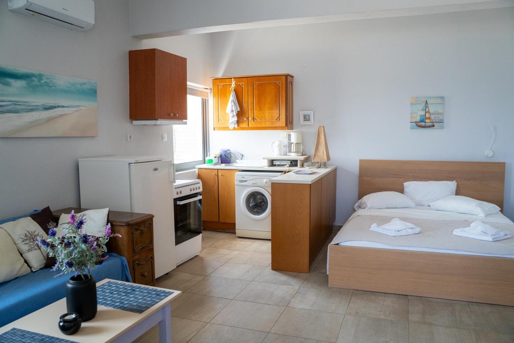 Nefeli Rooms Agia Marina  Bagian luar foto