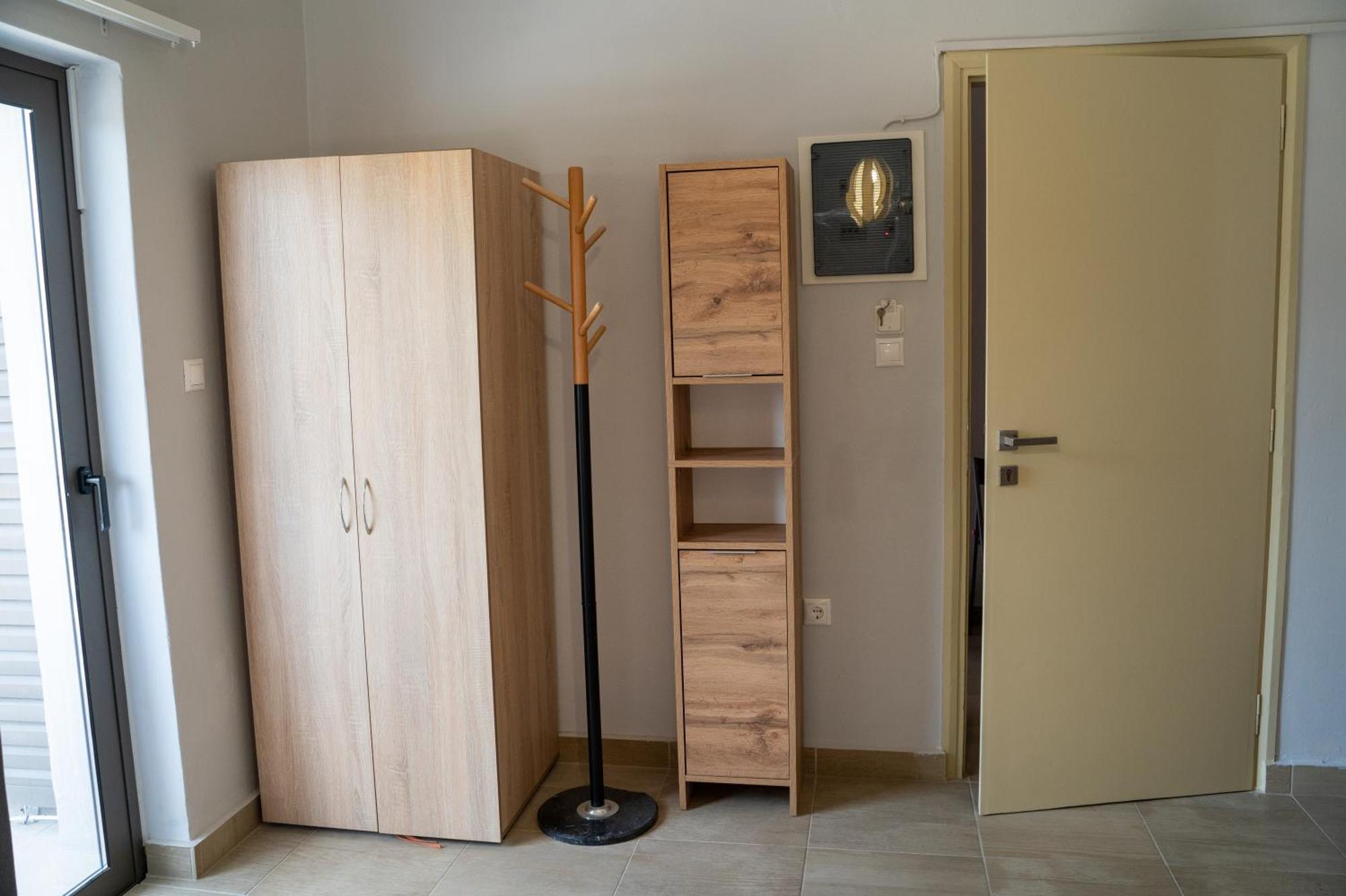 Nefeli Rooms Agia Marina  Bagian luar foto