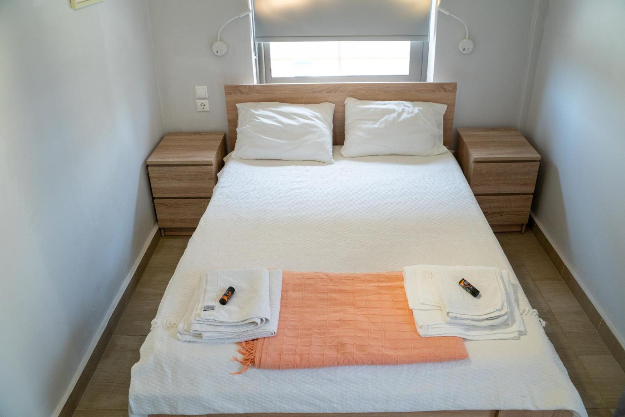 Nefeli Rooms Agia Marina  Bagian luar foto
