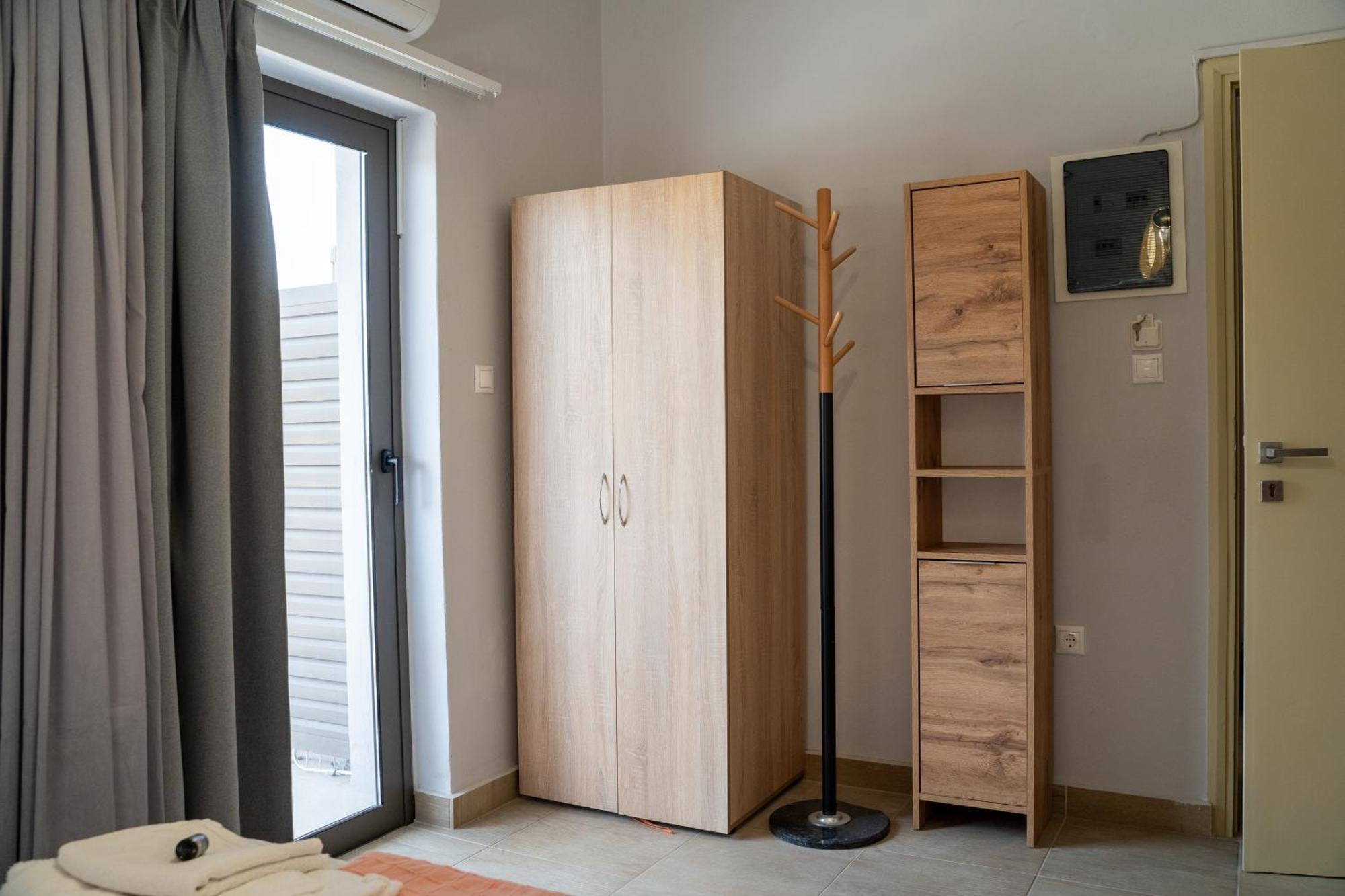 Nefeli Rooms Agia Marina  Bagian luar foto